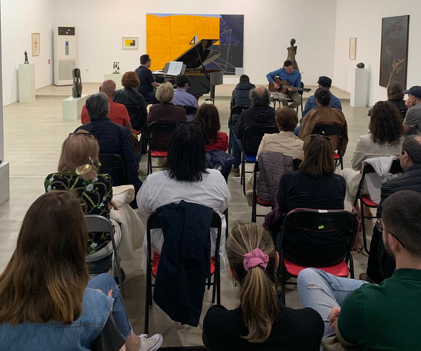 Изящен концерт поднесоха Стийв Хамилтън и Александър Логозаров в Арт център - Плевен